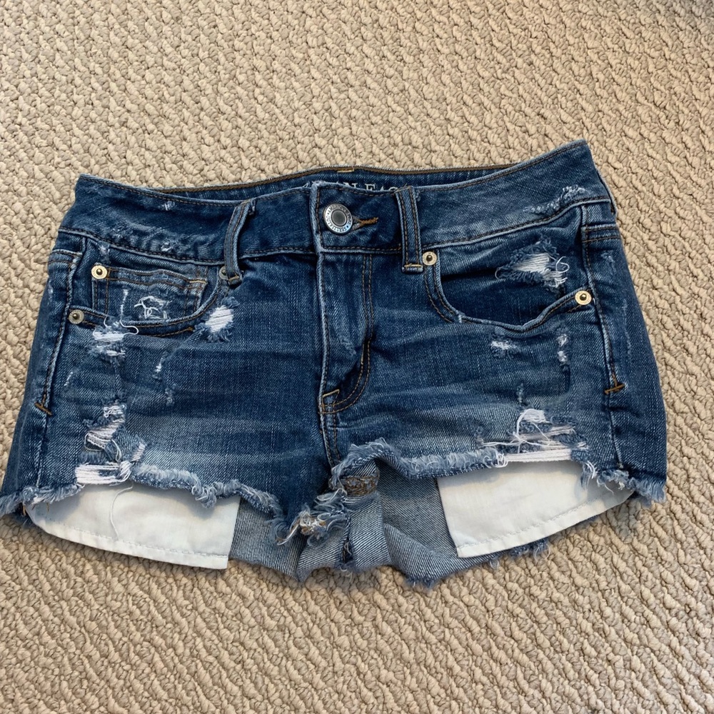 Distressed blue jean shorts.